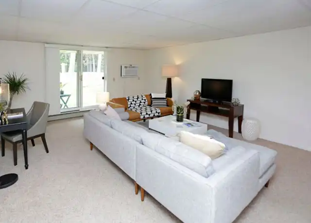 Property at 4877 W Arrowhead Rd, Hermantown, MN, 55811, 2 beds, 1 bath, [object Object]