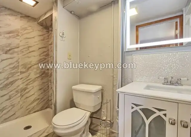 Property at 2952 SW Huber St Unit B, Portland, OR, 97219, 3 beds, 1 bath, [object Object]