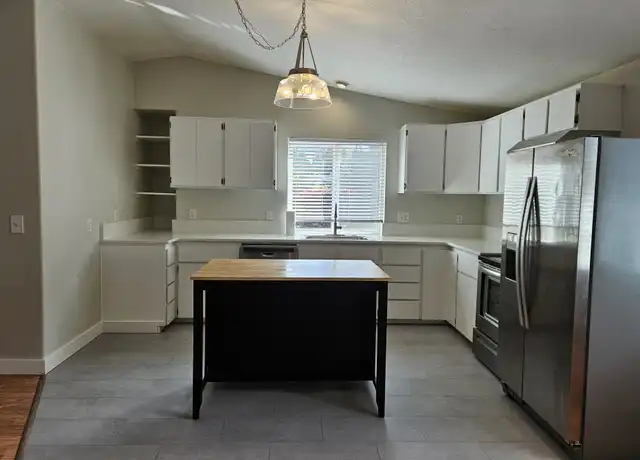 Property at 13225 SE Oatfield Rd Unit 13225, Milwaukie, OR, 97222, 3 beds, 1.5 baths, [object Object]