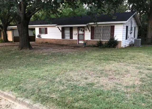 Property at 132 Oak Grove Dr, Sulphur Springs, TX, 75482, 3 beds, 1 bath, [object Object]