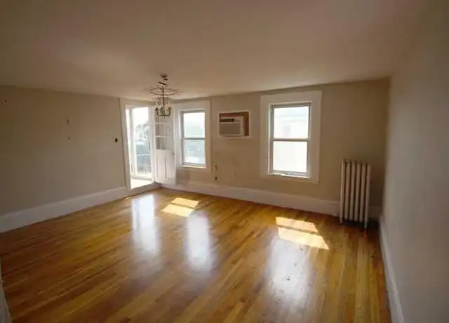Property at 286 Main St, Medford, MA, 02155, 4 beds, 1 bath, [object Object]