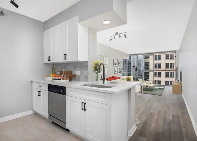 Property at 216 N Wells St, Chicago, IL, 60606, 1 bed, 1 bath, [object Object]