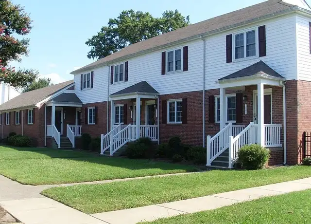 Photo of 16 Debra Ln, Portsmouth, VA 23702