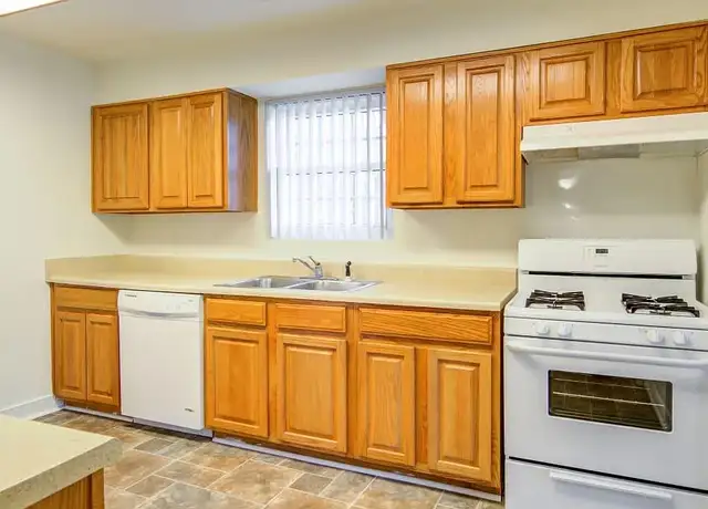 Photo of 16 Debra Ln, Portsmouth, VA 23702