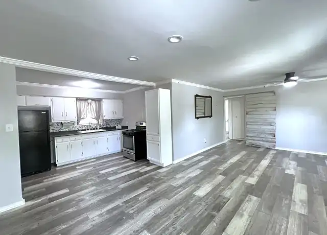 Property at 409 Oscar St, Taylor, TX, 76574, 3 beds, 1 bath, [object Object]