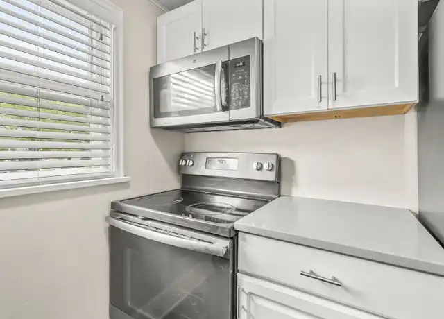 Property at 2522 Iowa St, Cedar Falls, IA, 50613, 3 beds, 1 bath, [object Object]