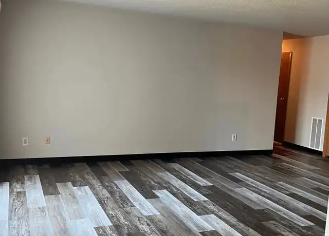 Property at 2301 W 46th St, Sioux Falls, SD, 57105, 2 beds, 1.5 baths, [object Object]