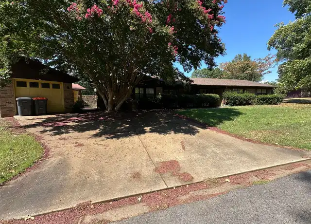 Property at 1202 W 18th Ter, Russellville, AR, 72801, 3 beds, 2 baths, [object Object]