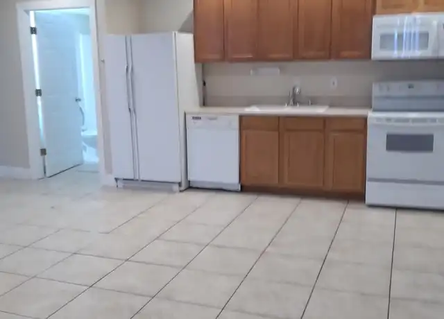Property at 505 W Main St, Carbondale, IL, 62901, 2 beds, 1 bath, [object Object]