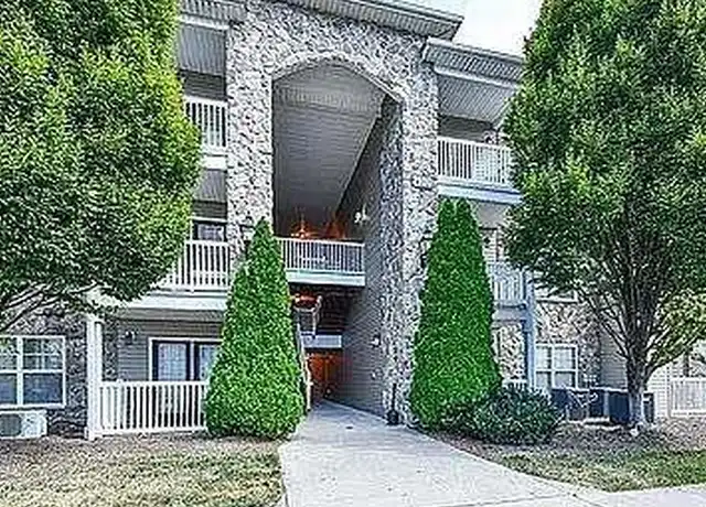 Property at 7100 W Friendly Ave #204, Greensboro, NC, 27410, 2 beds, 2 baths, [object Object]