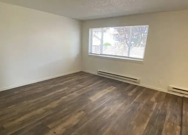 Photo of 700 W Maple St, Monroe, WA 98272