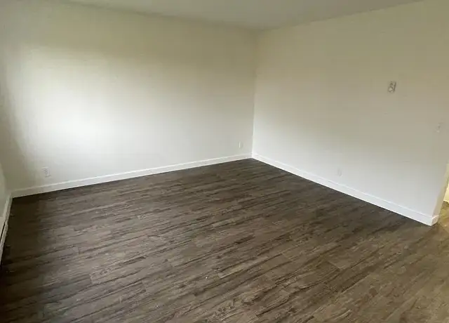 Photo of 700 W Maple St, Monroe, WA 98272