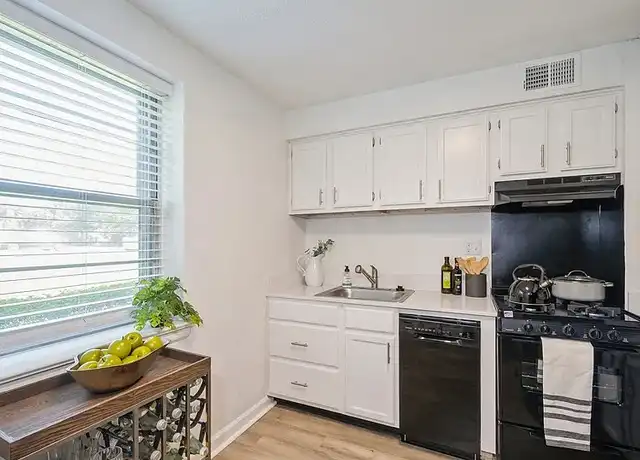 Property at ReNew Centennial - 8650 Kingsbridge Dr, St. Louis, MO, 63132, 1-2 bed, 1 bath, [object Object]