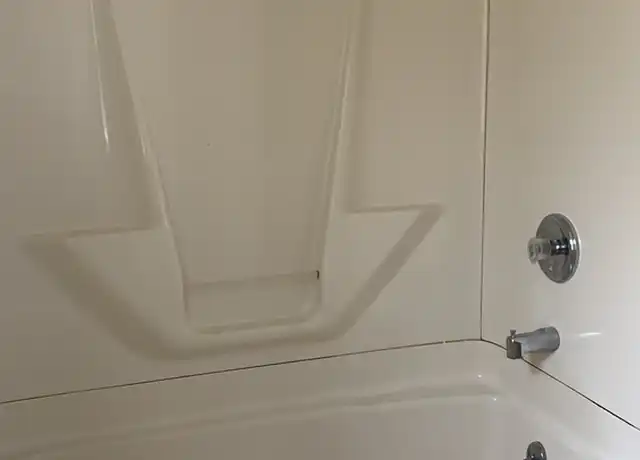 Property at 603 W Washington Ave Unit 5, Jackson, MI, 49201, 1 bed, 1 bath, [object Object]