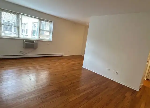 Property at 5747 N Winthrop Ave Unit 408, Chicago, IL, 60660, 1 bed, 1 bath, [object Object]