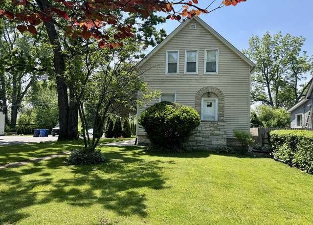 Photo of 1014 Half Day Rd, Highland Park, IL 60035