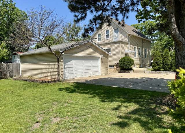 Photo of 1014 Half Day Rd, Highland Park, IL 60035