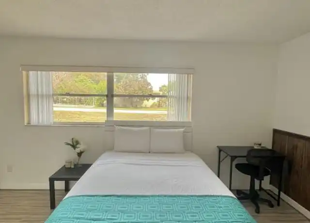 Property at 1214 Fairlane Ct Unit 2, Winter Haven, FL, 33881, 1 bed, 1 bath, [object Object]