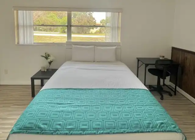 Property at 1214 Fairlane Ct Unit 2, Winter Haven, FL, 33881, 1 bed, 1 bath, [object Object]