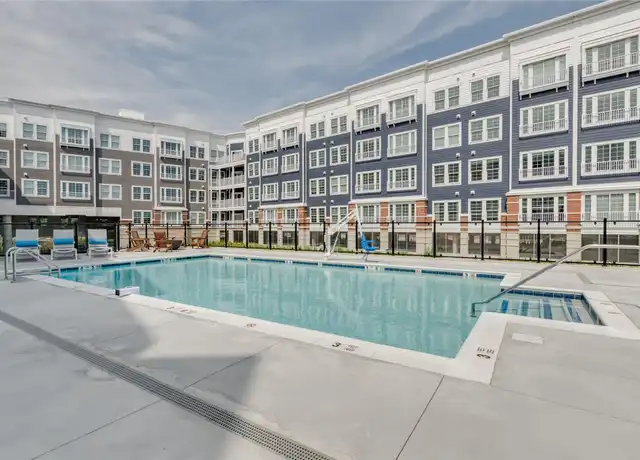 Property at 290 E Hoffman Ave Unit 290, Lindenhurst, NY, 11757, 1 bed, 1 bath, [object Object]