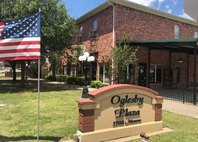 Property at 1402 Hunt St, Commerce, TX, 75428, 1 bed, 1 bath, [object Object]