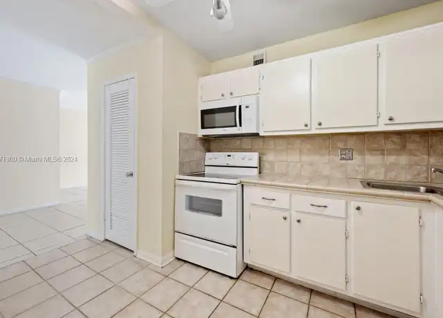 Property at 125 NE 19th Ct, Wilton Manors, FL, 33305, 1 bed, 1 bath, [object Object]