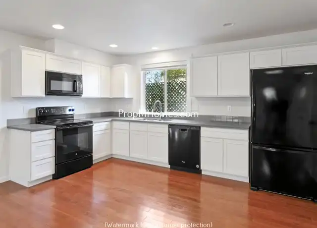 Property at 7722 SE Washington St, Portland, OR, 97215, 2 beds, 1.5 baths, [object Object]
