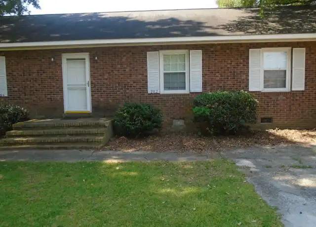 Property at 202 1st St, Parkton, NC, 28371, 2 beds, 1 bath, [object Object]