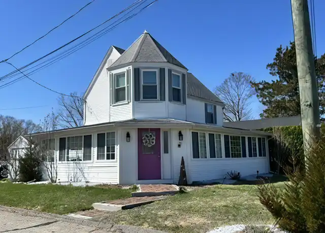 Property at 29 Prospect Ave, Niantic, CT, 06357, 3 beds, 2 baths, [object Object]