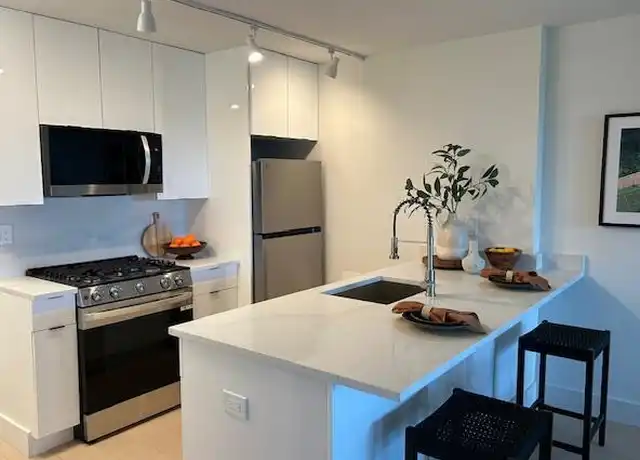 Property at 93 Morgan St Unit 4e, Stamford, CT, 06905, 2 beds, 1 bath, [object Object]