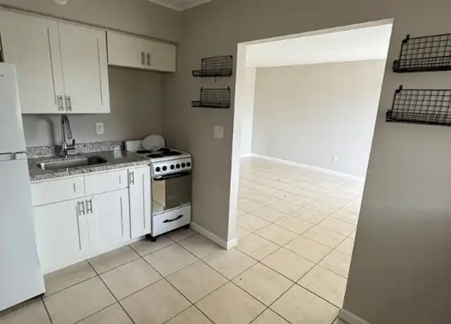 Property at 2452 Stella St Unit 206, Fort Myers, FL, 33901, 2 beds, 1 bath, [object Object]