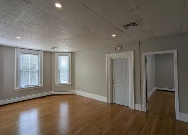 Property at 684 Park Ave Unit 2, Cranston, RI, 02910, 2 beds, 1 bath, [object Object]