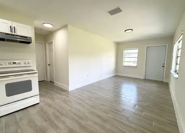 Property at 559 Wood Ave, Fort Myers, FL, 33905, 2 beds, 1 bath, [object Object]