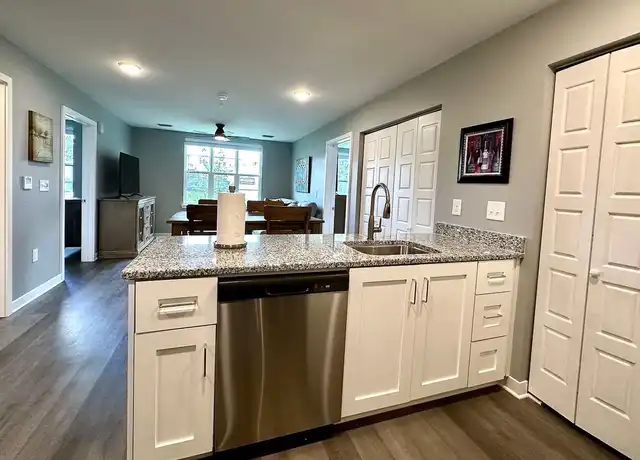 Property at Avenue 6 - Luxury Apartments Downtown Huntsville South - 3801 6th Ave SW, Huntsville, AL, 35805, 0-1 beds, 1 bath, [object Object]