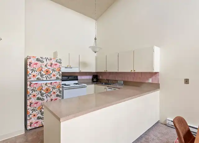 Property at 6635 SW Capitol Hwy Unit 5, Portland, OR, 97219, 1 bed, 1 bath, [object Object]