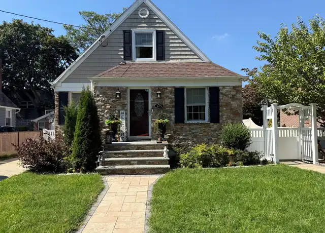 Property at 175 Wardwell Rd, Mineola, NY, 11501, 3 beds, 1 bath, [object Object]