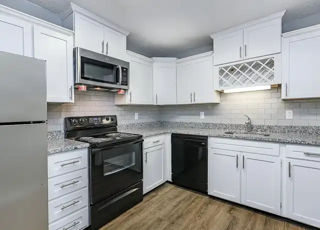Property at Kingston Pointe Apartments - 6315 Kingston Pike, Knoxville, TN, 37919, 1-3 bed, 1-2 bath, [object Object]