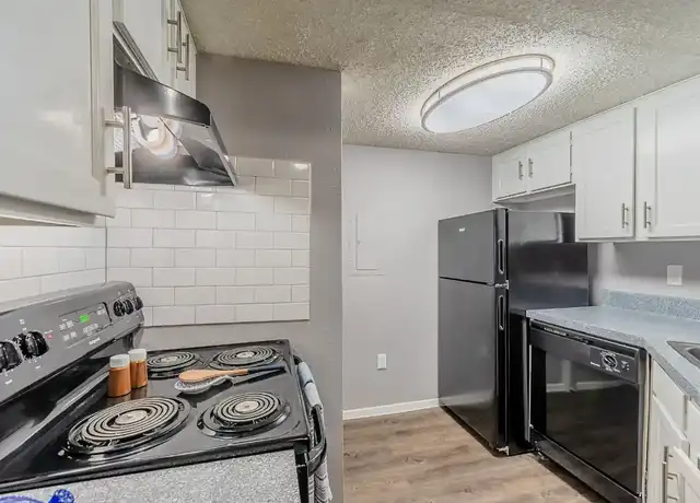 Property at The Hills of Palos Verdes - 930 W Interstate 30, Garland, TX, 75043, 1-2 bed, 1-2.5 bath, [object Object]