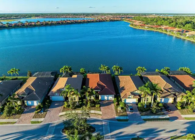 Property at 228 Maraviya Blvd, Nokomis, FL, 34275, 4 beds, 2 baths, [object Object]