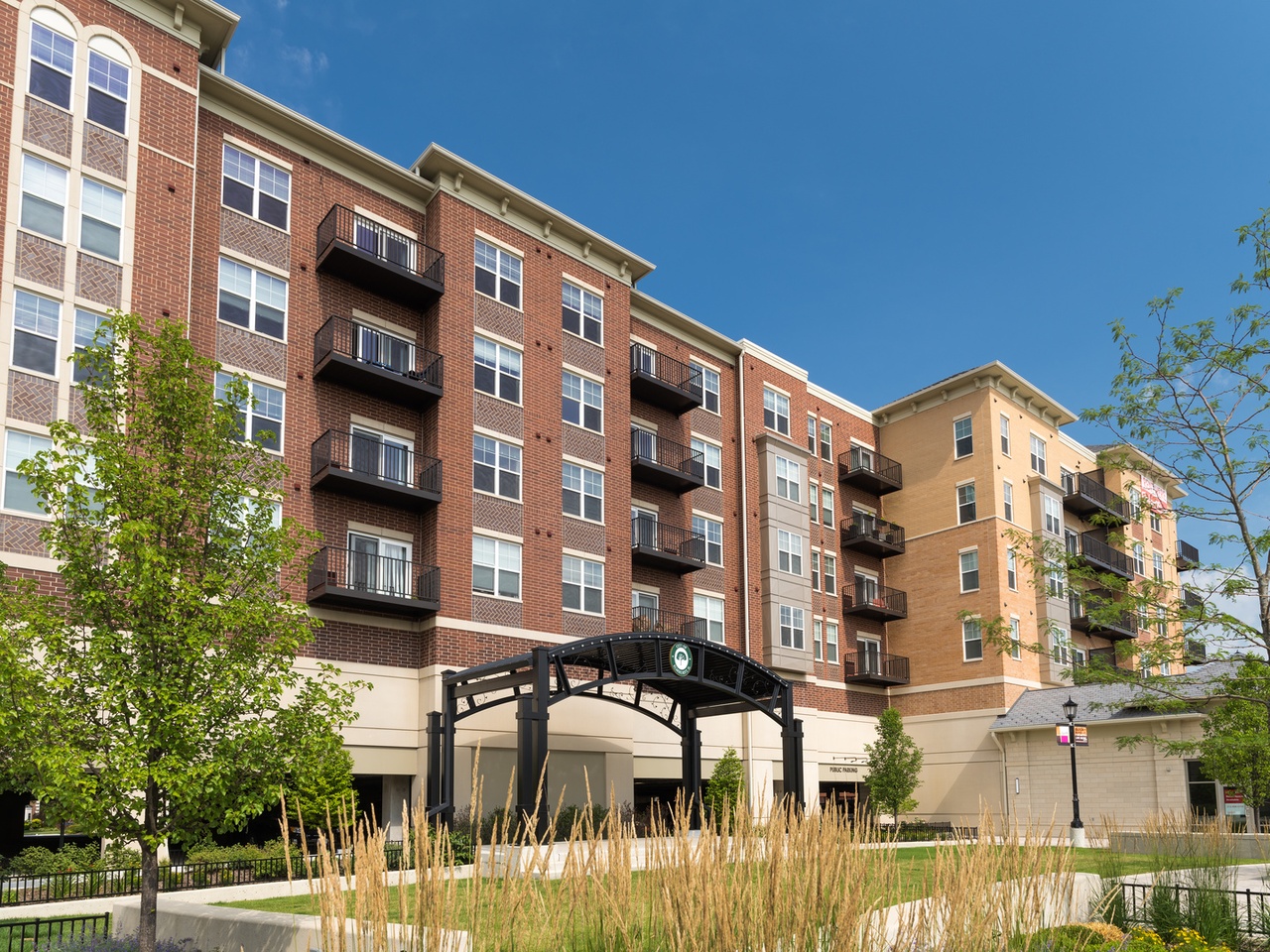 255 N Addison