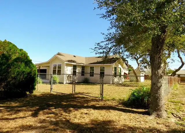 Property at 911 S Rife St, Aransas Pass, TX, 78336, 2 beds, 1.5 baths, [object Object]