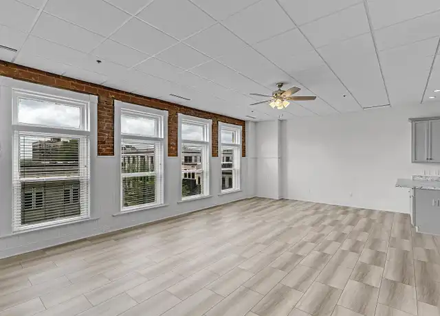 Property at 201 E Lafayette St Unit 2B, Jackson, TN, 38301, 1 bed, 1 bath, [object Object]