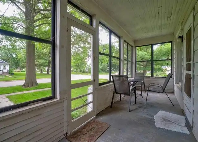 Property at 1027 3rd Ave, Iowa City, IA, 52240, 2 beds, 1 bath, [object Object]