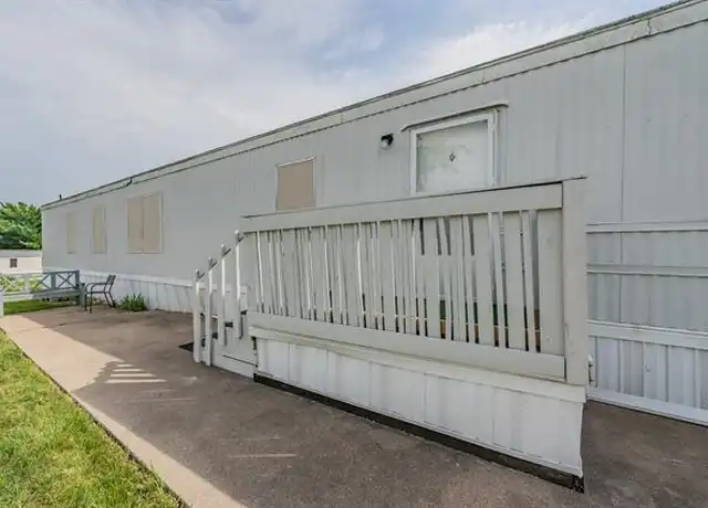Property at 5005 Shoreline Cir W, Fort Worth, TX, 76119, 3 beds, 2 baths, [object Object]