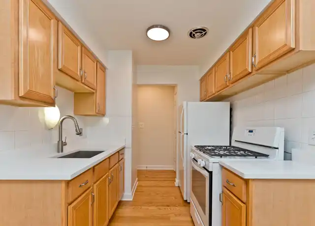 Property at 5423 N Winthrop Ave Unit 412, Chicago, IL, 60640, 1 bed, 1 bath, [object Object]