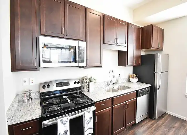 Property at Oaks of Shorewood Apartments - 3900 N Estabrook Pkwy, Milwaukee, WI, 53211, 1-2 bed, 1-2 bath, [object Object]