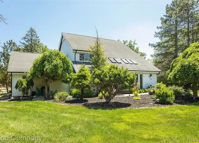 Property at 30384 Castleford Ct, Farmington Hills, MI, 48331, 3 beds, 2.5 baths, [object Object]