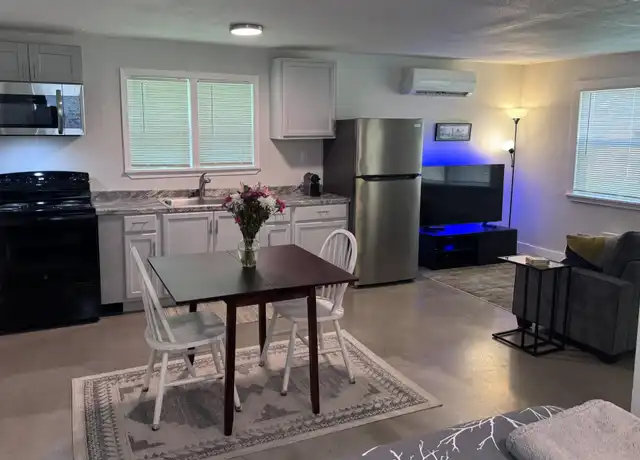 Property at 715 W Pembroke Ave Unit B, Dallas, TX, 75208, 0 beds, 1 bath, [object Object]
