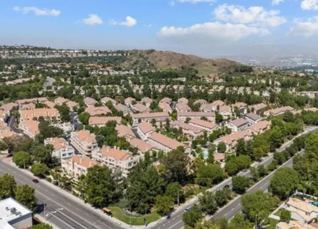 Photo of 25720 Armstrong Cir Unit B, Stevenson Ranch, CA 91381