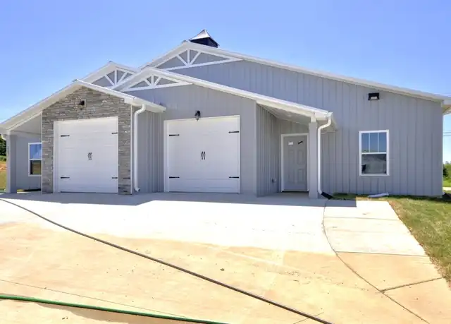 Property at 162 Bainbridge Dr Unit B, Clarksville, TN, 37043, 3 beds, 2 baths, [object Object]